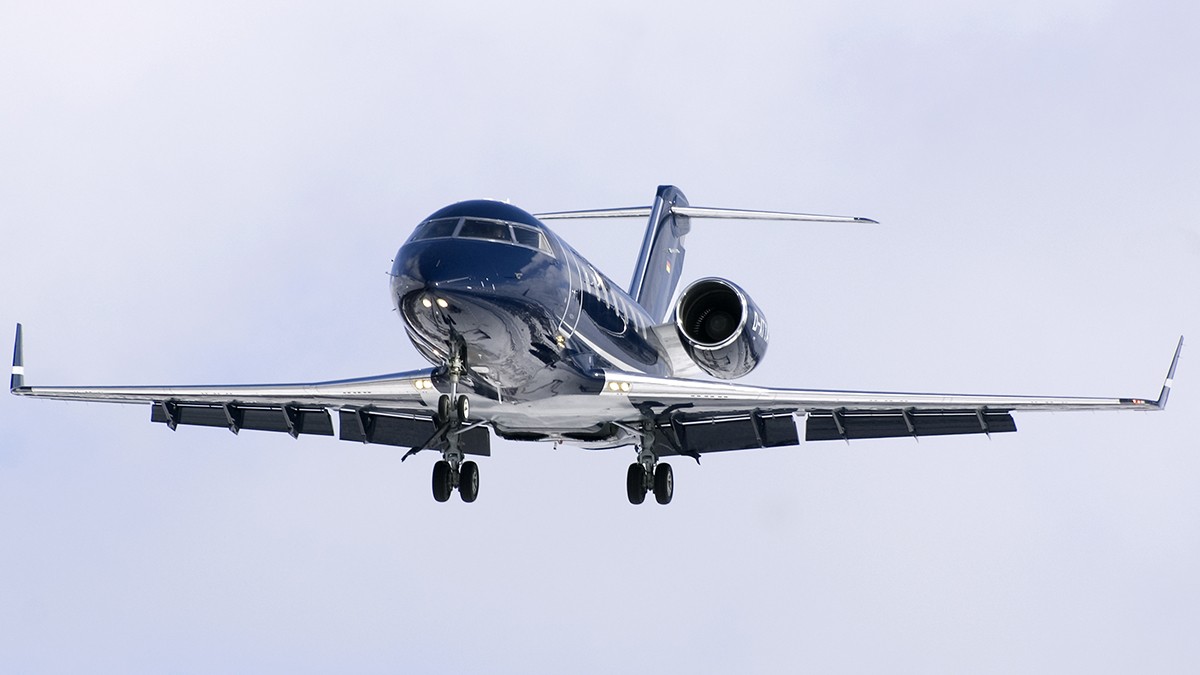 Challenger 605 exterior