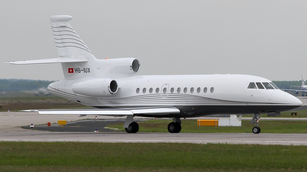 Falcon 900EX exterior