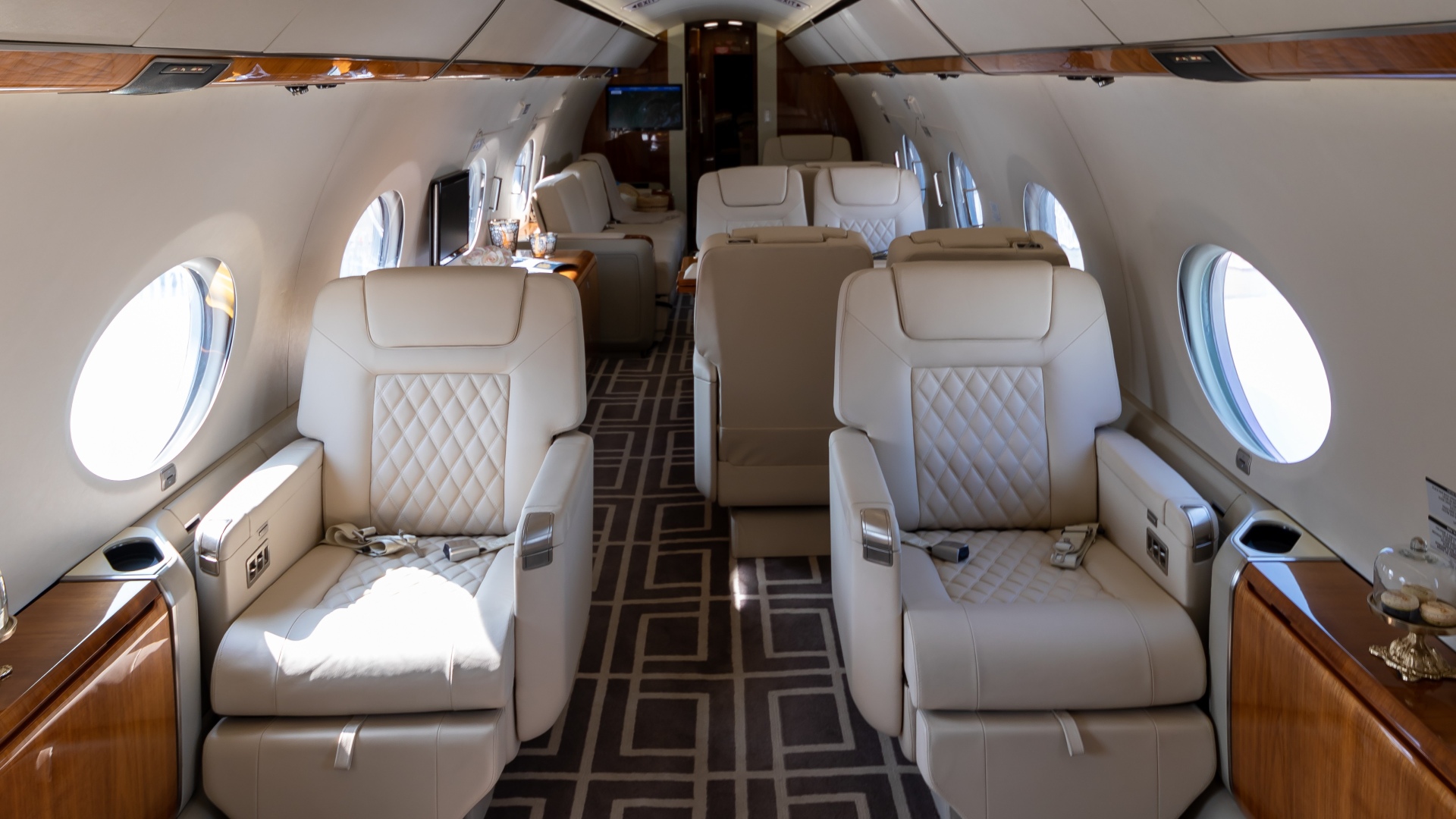 Gulfstream G550 cabin interior