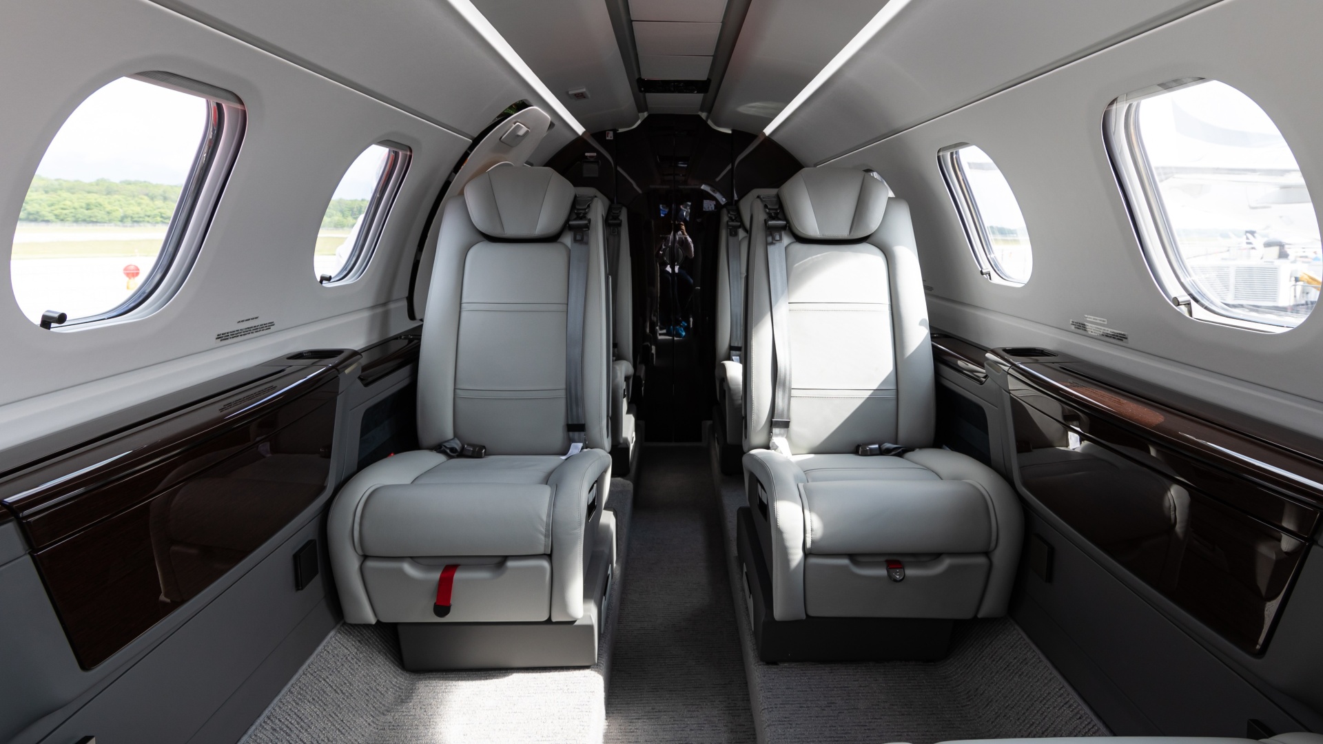 Embraer Phenom 300 cabin interior