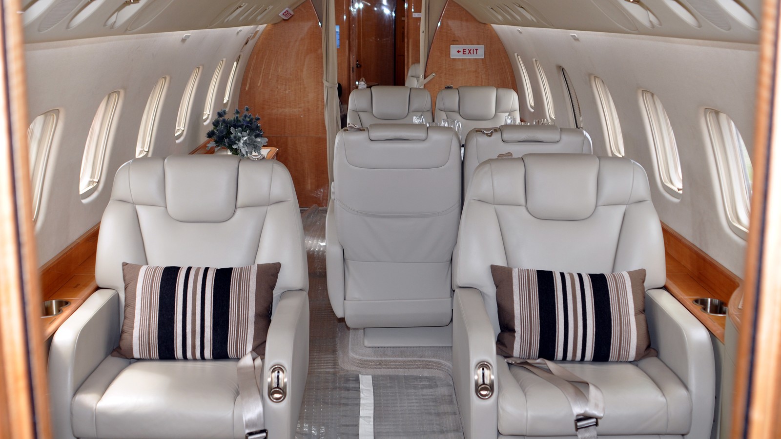 Embraer Legacy 600 cabin interior