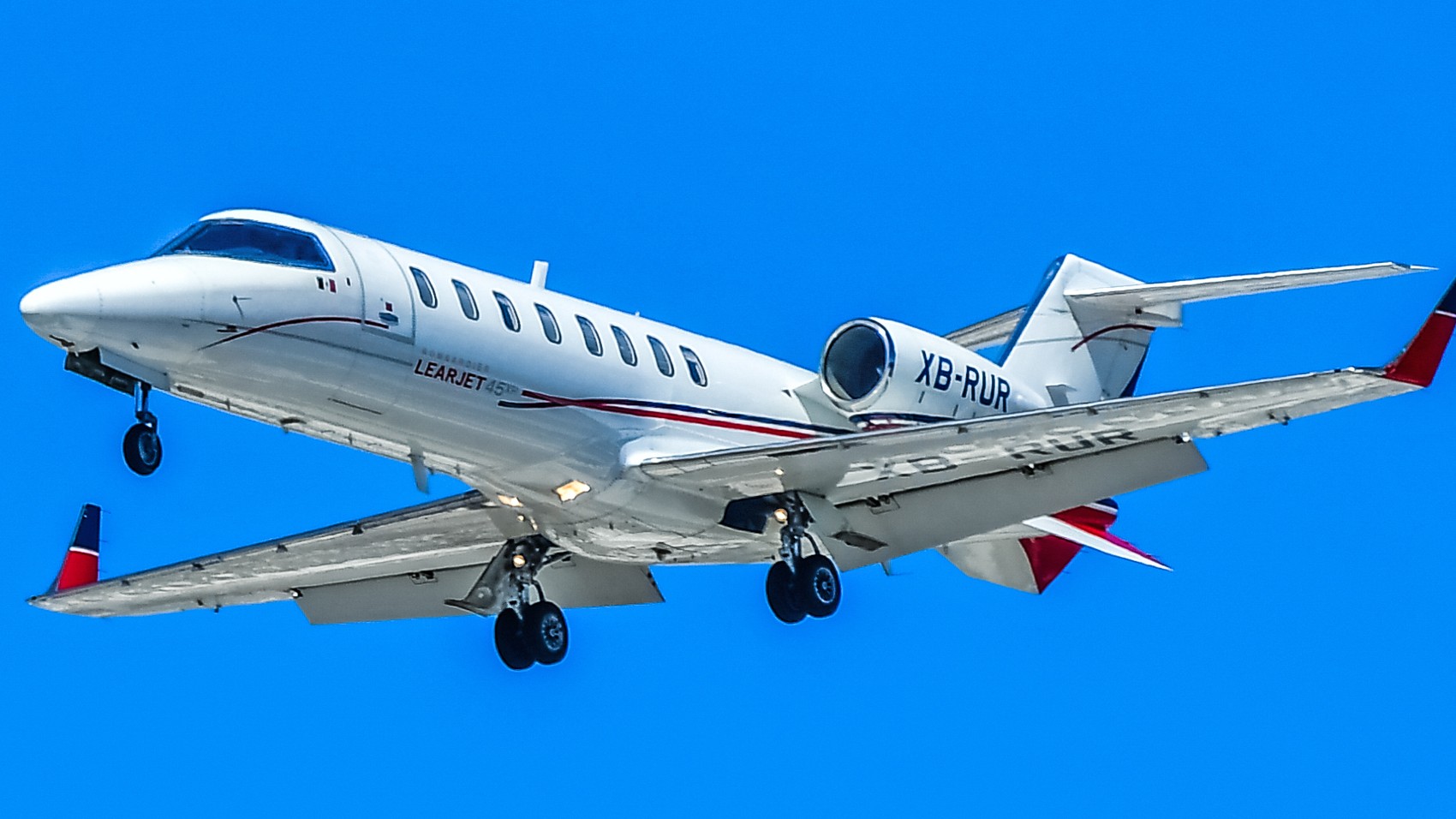 Learjet 45XR exterior